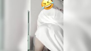 Học sinh mới lớn VN show hàng 3