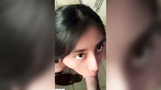 Nhìn đứa con nuôi xinh bú cu dâm đãng bắn tinh đầy mồm dâm đãng