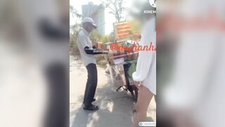 Em Mỹ Hạnh dâm lột đồ show hàng public trêu anh bán kem dạo #4