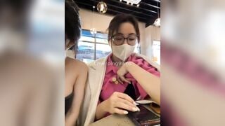 2e b thân xinh dâm rủ nhau ra quán cf giả vờ học bài nhưng tht ra là show hàng public