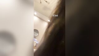 Em hầu gái dâm xinh đẹp vừa cưỡi ngựa vừa mút tay bú vú mút cặc cho cậu chủ sướng