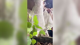 Địt người yêu thằng bạn ở trong rừng khi đi chơi cùng nhau bắn tinh vào lồn phần 1