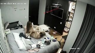 Hack cam phát hiện cô vợ dâm tranh thủ ck vừa dắt con đi liền cùng e gái ở nhà bú lồn