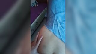 Mẹ kế say ôm hôn ngấu ngiến