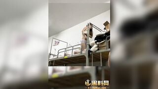 Em gái dâm nằm quay lén các nhỏ b học vú bự xinh đẹp thay đồ trg kí túc xá