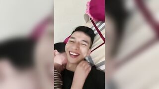 Thiếu tiền ăn đi lái máy bay kiếm tiền gặp máy bay quá chiến