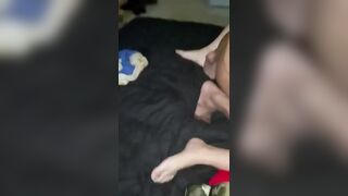 Ăn nhậu say xỉn chị gái bị thằng em họ đè đụ ngay chính ở phòng của chị.