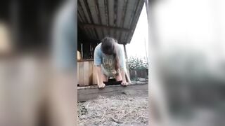Cô chủ nghịch cho tý thì bị địt