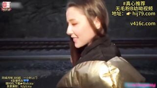 Dùng tiền để mua dâm em loli vú bự xinh xắn bú cu đụ nhau public ngoài đường cùng e