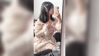 Bé HS Non Xinh Show Vú Bướm Trước Gương Cực Múp