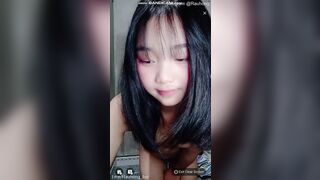Tí tuổi đã tập tành đua đòi livestream móc lồn rồi