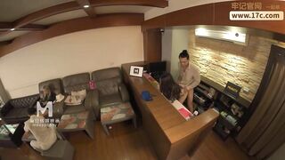 Bà chủ vú bự xinh đẹp dâm đãng gạ gẫm bú cu địt nhau với a tài xế cặc to