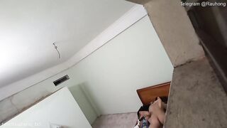 Đặt cam quay lén wc công ty 1