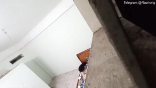 Đặt cam quay lén wc công ty 2