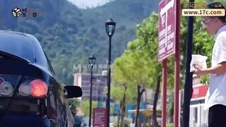 Đi công tác cùng e đồng nghiệp xinh xắn,thấy e bị say xe nên tranh thủ đè e ra đụ lun