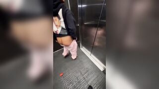 Public thang máy cùng con đĩ dâm dục