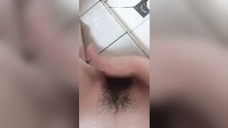 “Nứng chịu k nổi nữa rồi” ở trường mà lên cơn nứng đành vào nvs móc lồn giờ ra chơi