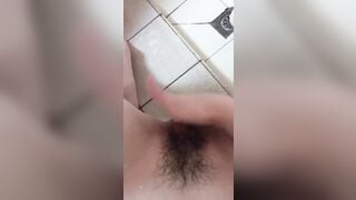 “Nứng chịu k nổi nữa rồi” ở trường mà lên cơn nứng đành vào nvs móc lồn giờ ra chơi