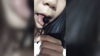 Cây kẹo mút ngọt vị nước lồn 🙄🙄