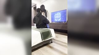 Em học sinh còn mặc đồng phục chốn học đi khách sạn