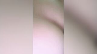 Khoe vú cho bạn bị lộ clip nóng