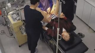 Quay lén phòng khám gái xinh đi khám phụ khoa tử cung