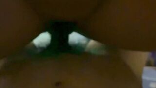 mới sáng sớm em ghệ đã tự leo lên cưỡi ngựa rồi