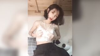 Em rau sinh viên tóc ngắn xinh xắn