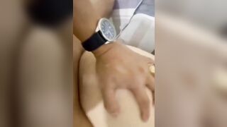 Dượng ra mau đi chồng con sắp về rồi