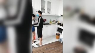 Anh trai đi công tác, thằng em ở nhà húp luôn bà chị dâu