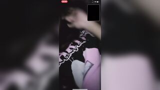 “Lúc nào cũng xem vú, bộ ny m k cho m xem hả??”