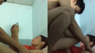 Mẹ kế dsang xem điện thoại bị con đè ra đụ