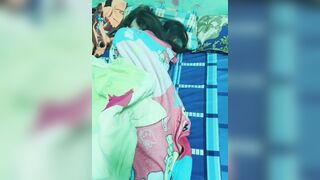 Dì họ ốm uống thuốc ngủ say ko mặc sì líp thằng cháu thấy muốn xâm hại tình dục dì.