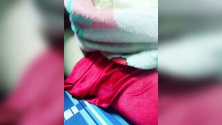 Dì họ ốm uống thuốc ngủ say ko mặc sì líp thằng cháu thấy muốn xâm hại tình dục dì.