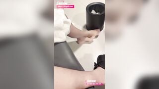 Sang nhà đúng lúc e dâu vừa tắm xg,thấy k ai ở nhà nên bắt e dâu bú cu địt bắn lên vú