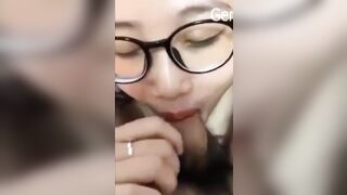 Phuong Mỹ Chi thổi kèn