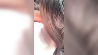 Chở em dâu đi mua đồ, kẹt xe quá nên em xả stress