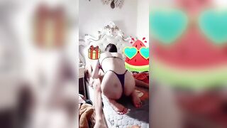 Nhìn vợ phục vụ cho anh trai