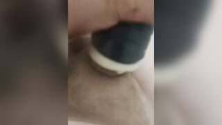 Nứng quá chơi đồ giả