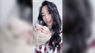 2 mẹ con mẹ dùng chung con cu