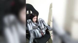 Em gái 16 tuổi hoá người nhện thủ dâm cực cuốn.