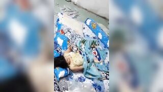 quay lén con em gái mới cấp 2 đã biết móc l thủ dâm