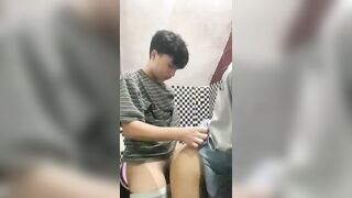 Nứng quá anh họ bắt em gái 16 bú cặc rồi đụ không bao luôn.