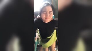 Cháu trai 17 tuổi đè đụ doggy dì họ sướng đến nhăn mặt hưởng thụ.