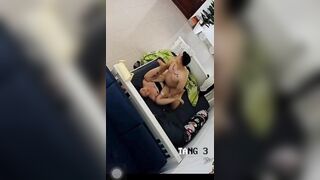 Không ai ở nhà mẹ chồng và con rể tranh thủ đụ nhau vội vàng thật kịch tính.