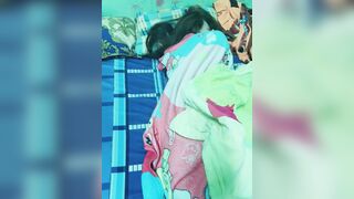 Dì út bị ốm sốt nhẹ uống thuốc có thuốc ngủ thằng cháu họ lợi dụng cơ hội đụ trộm.