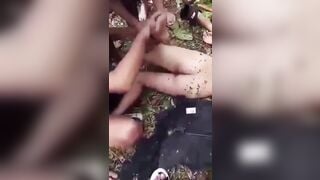 Ăn chơi lêu lỏng bỏ học em học sinh 17 tuổi bị đụ tập thể ở bãi đất hoang vắng.