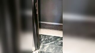 Rung tê cả púm lun, lễ có ai dẫn đi chơi hông, bú cu bạn tình trong thang máy
