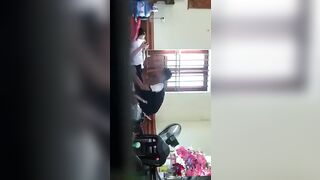 Em gái 2k9 chuẩn bị đi học thì anh họ vào phòng gã đụ.