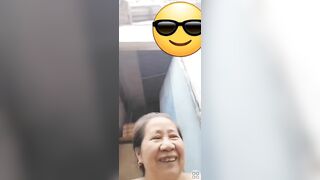 CỤ BÀ U70 CHAT SẼ KHOE LỒN VỚI CHÁU TRAI KÉM 40 TUỔI